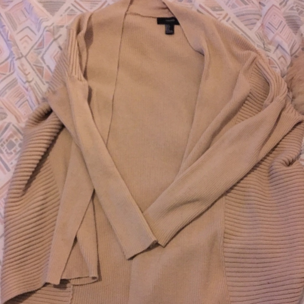 Tan cardigan 💕